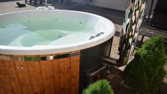 Classic round Hot tub - integrated stove